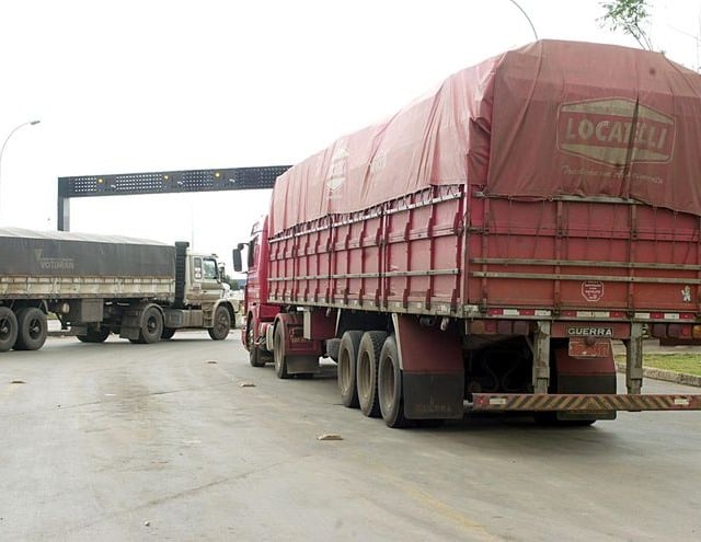 caminhões, frete, transporte