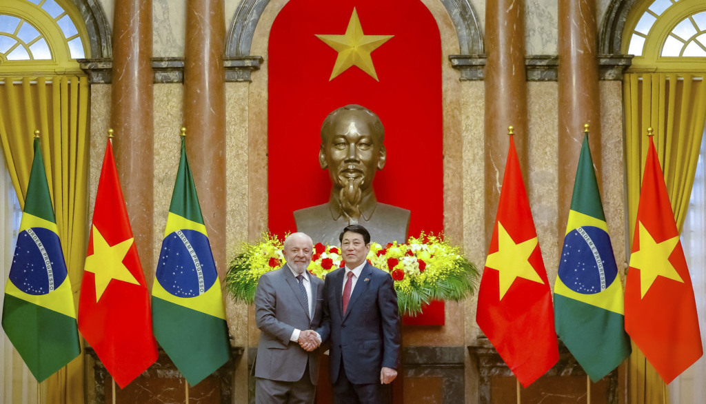 Luiz Inácio Lula da Silva, durante encontro com o presidente do Vietnã, Luong Cuong. Palácio Presidencial - Hanói Luiz Inácio Lula da Silva, durante encontro com o presidente do Vietnã, Luong Cuong. Palácio Presidencial - Hanói